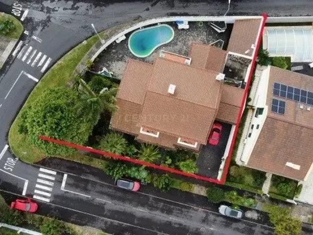 Moradia T5+1 e escritório, piscina e garagem em zona privilegiada no Livramento – conforto, exclusividade e qualidade de vida