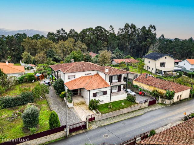 Moradia T5+1 em Barreiros com Piscina, Aquecimento Completo e Jardim P