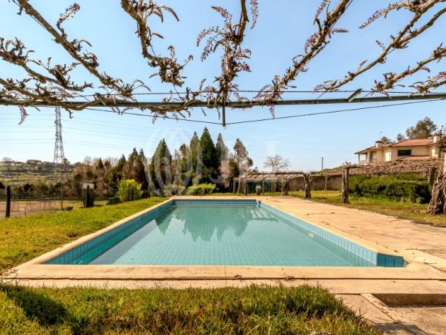 Moradia T5+1 em condomínio com piscina, Amares, Braga