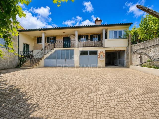 Moradia T5+1 em Codeceda, Vila Verde Braga