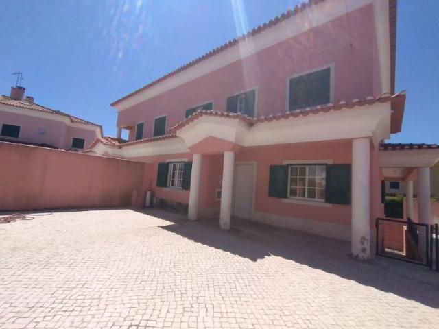 Moradia T5+1 Remodelada Albarraque