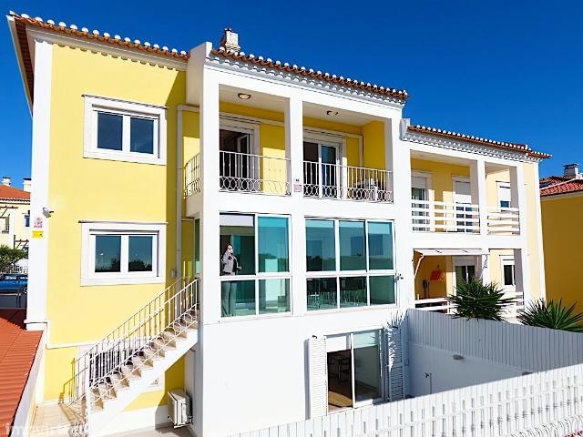 Moradia T5+2 com Jardim e Sala de Cinema 2 min A5 Carcavelos