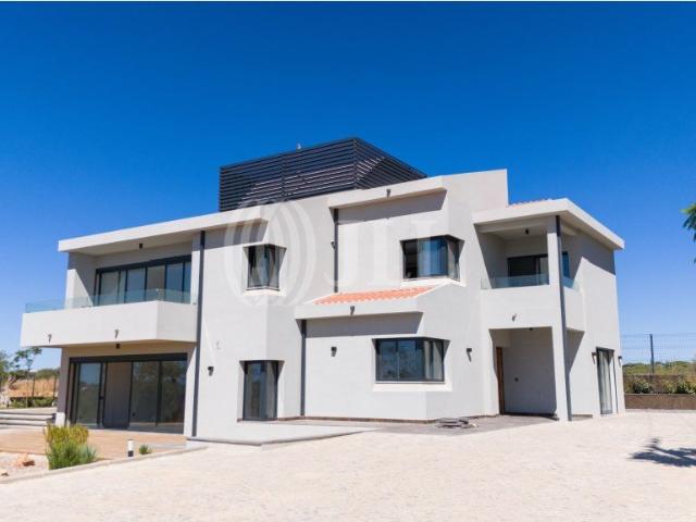 Moradia T5+2 com piscina, na Fonte Santa, Algarve 0m² Quarteira