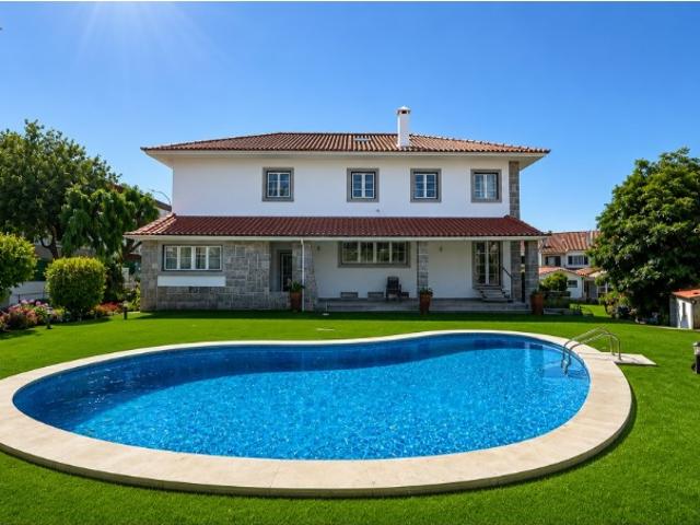 Moradia T5+4 com jardim e piscina em Oeiras