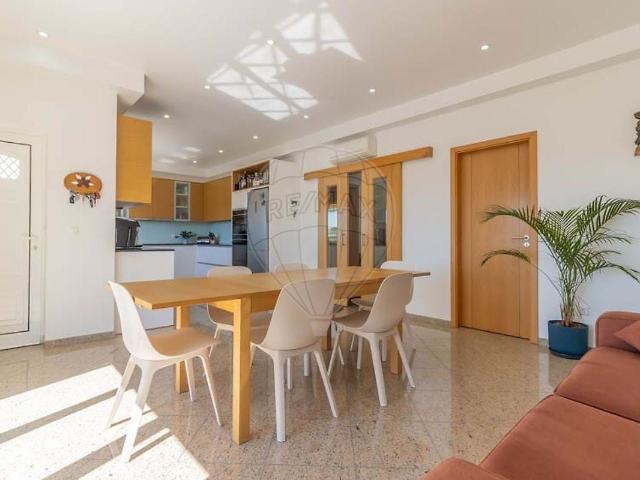 Moradia T5 Moderna com Acabamentos Premium em Proença a Nova