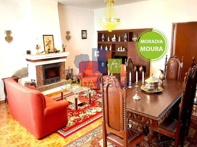 Moradia T5 | Moura