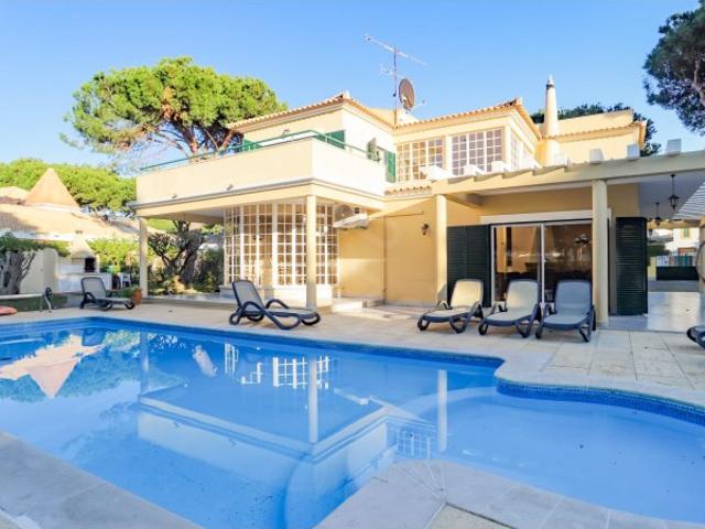 Moradia T5, numa zona tranquila de Vilamoura, Algarve