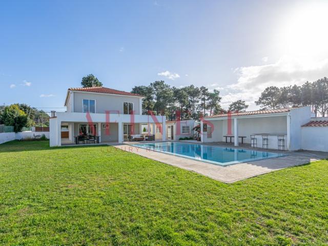 MORADIA T5 NA AROEIRA COM ENORME POTENCIAL