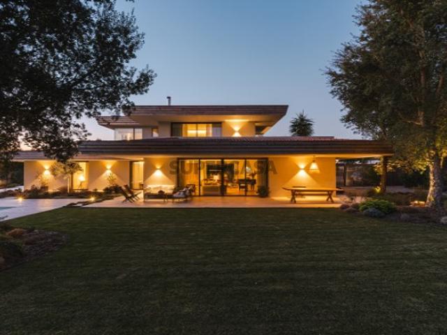 Extraordinária moradia contemporânea T5 na Quinta do Peru