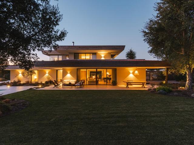 Extraordinária moradia contemporânea T5 na Quinta do Peru