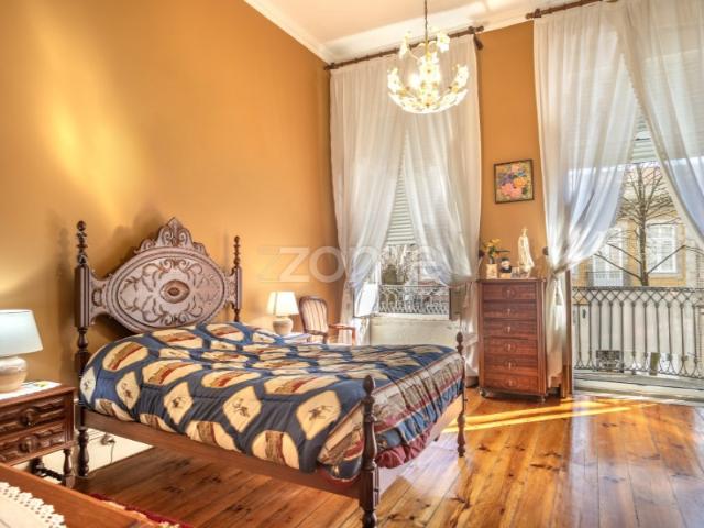 Moradia T5 no Bonfim com jardim de 110 m²
