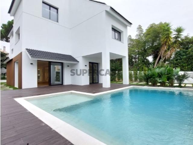 Moradia T5 Nova com Jardim e Piscina, Estoril