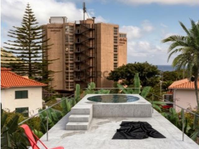 Moradia T5 Nova e Machico Entregue com obra concluída