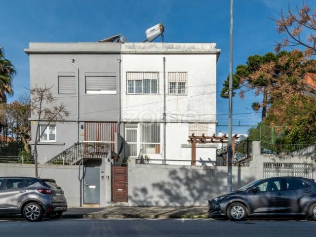 Moradia T5 Avenida Dr. Antunes Guimarães