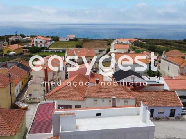 Moradia T5 a ser remodelada como nova com vista direta para o mar