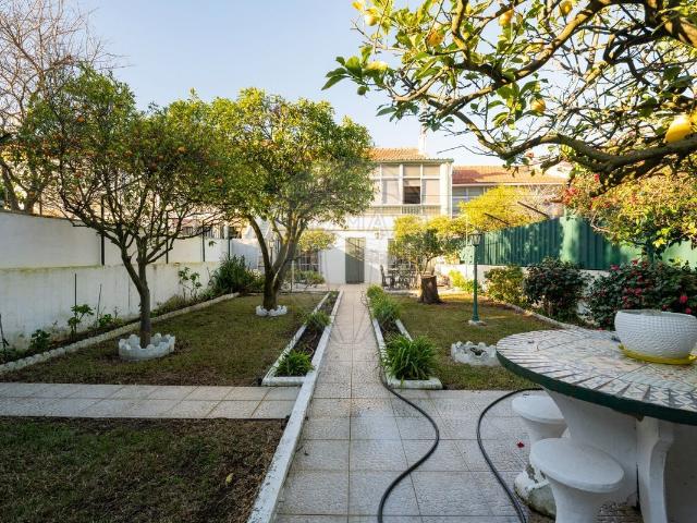 Moradia T5 à venda em Alto do Moinho
