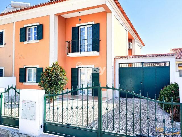 Moradia T5 à Venda em Almeirim ? Espaço, Conforto e Funcionalidade! | 26064039470