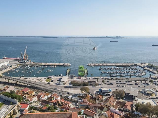 Moradia T5 à venda em Setúbal