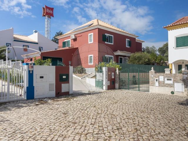 Moradia T5 à venda em Setúbal