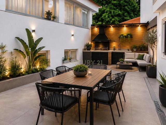MORADIA T5 C/ TERRAÇO E JARDIM ALFRAGIDE