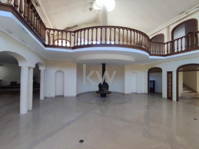 Moradia T5 com 1357m2 e terreno com 10.559m2 em Belas, junto ao Golf Belas Club