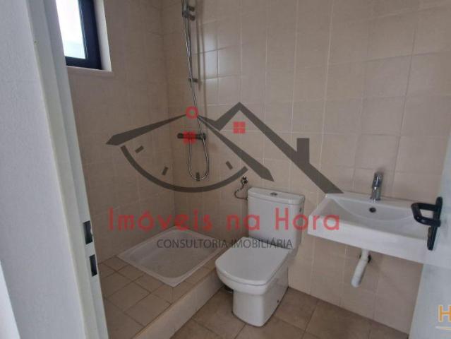 Moradia T5 com 180 m², Garagem para 4 Carros e Quintal com Barbecue ? Feijó, Almada | 26084079702
