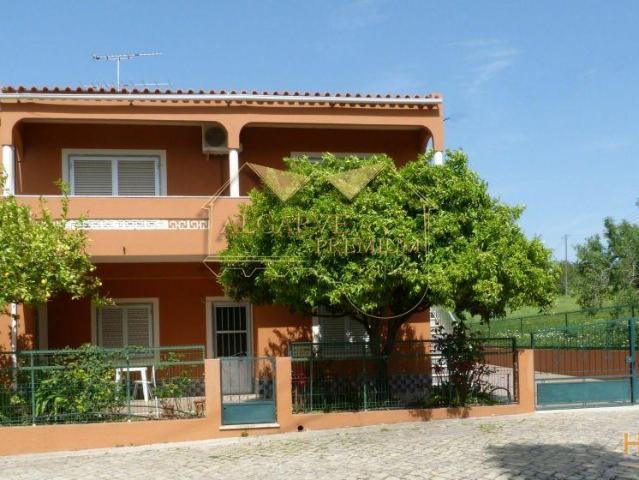 Moradia T5 com 3 apartamentos independentes | 26083768164