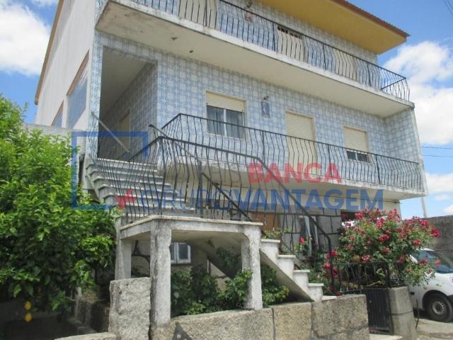Moradia T5 com 3 Pisos e Vistas Amplas na Travancinha Imóvel da Banca