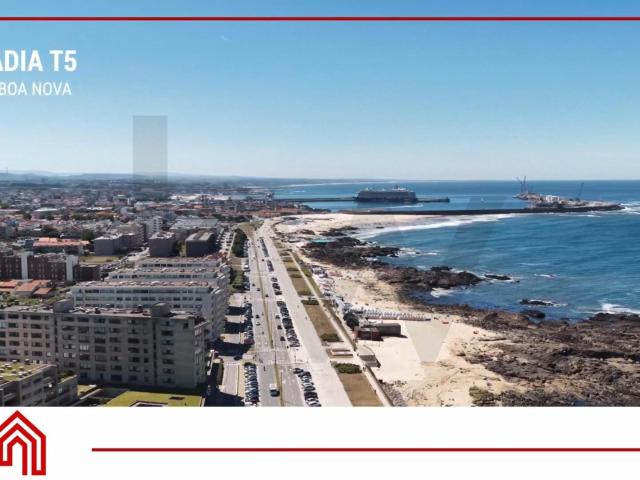 MORADIA T5 COM 3 SUITES JARDIM E GARAGEM FECHADA — ALTO DA BOA NOVA LEÇA DA PALMEIRA
