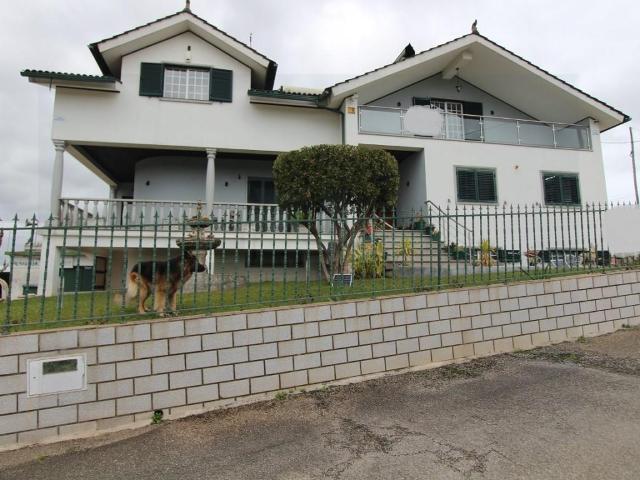 Moradia T5 com terreno, em Covas Vistas Deslumbrantes e Co. 250m² Figueiras e Covas