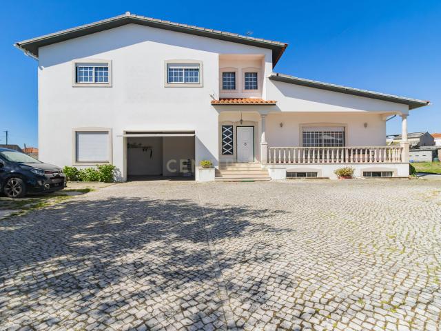 Moradia T5 com terreno