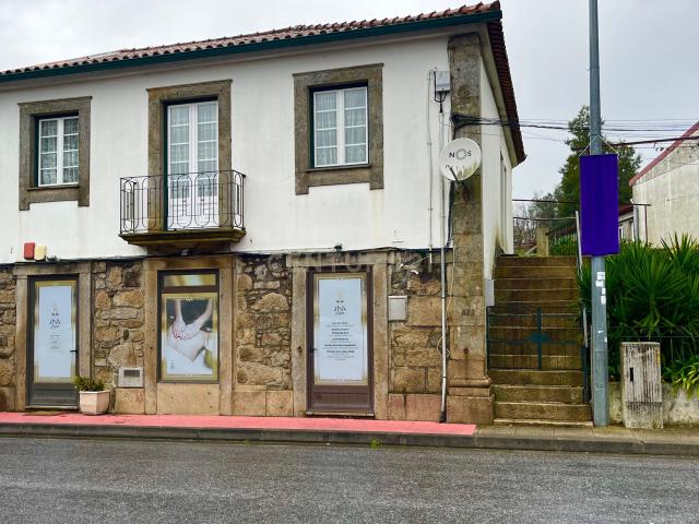 Moradia T5 com Terrenos para Construção no Largo da Feira – Lanheses, Viana do Castelo
