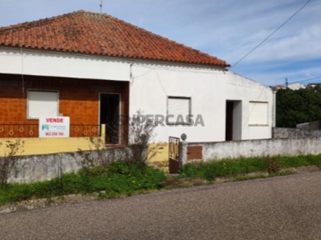 Moradia T5 com Vasto Terreno e Recursos Únicos em Torre Cimeira Belver