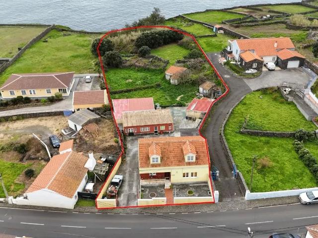 Moradia T5 com vista mar e acesso direto ao oceano, São Bartolomeu de Regatos Ilha Terceira
