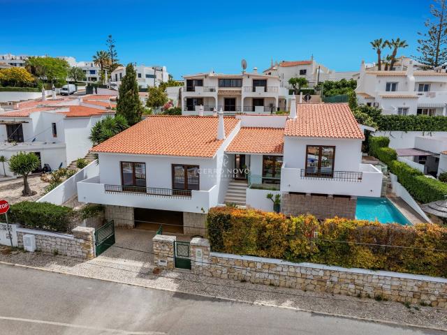Moradia T5 com Vista Mar e Piscina em Cerro Grande, Albufeira