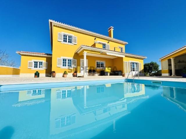 Moradia T5 com anexos e piscina Santarém
