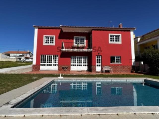 Moradia T5 com excelente localização, entre praias, campo e a cidade
