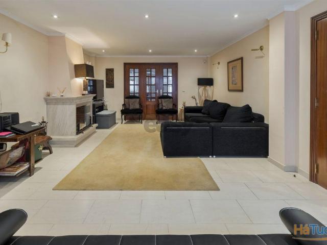 Moradia T5 com excelentes areas | 26063924153