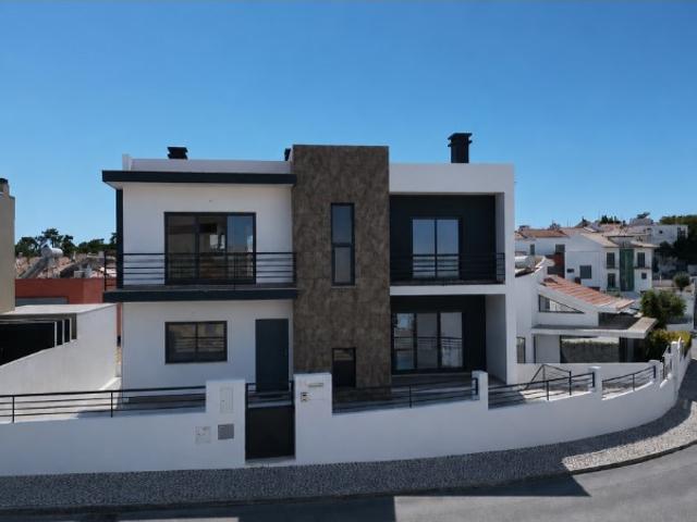 Moradia T5 com garagem de 100 m² | Almada