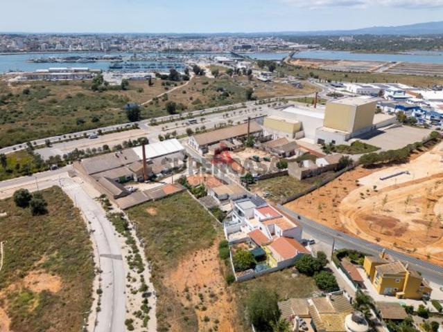 MORADIA T5 COM GARAGEM E QUINTAL