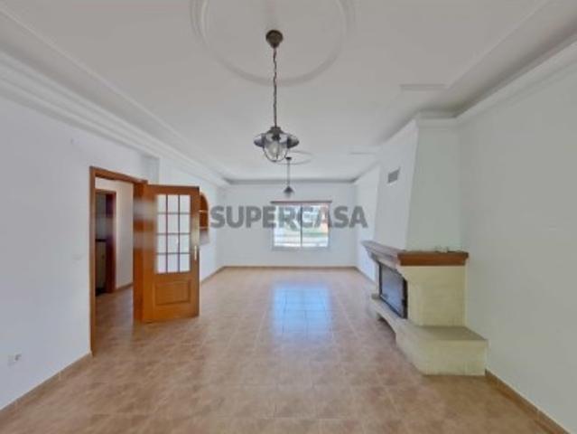 Moradia T5 com Garagem em Corroios