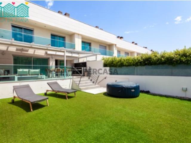 Moradia T5 com Garagem Fechada em Canidelo