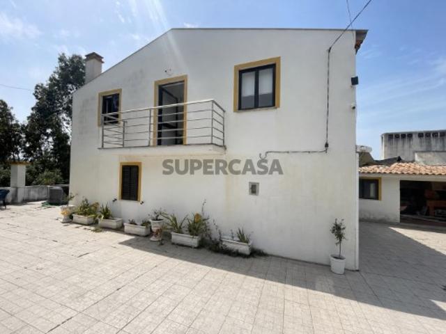Moradia T5 com Grande Terreno e Excelente Espaço Exterior em Vila Verde Figueira da Foz