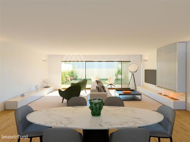 Moradia T5 com jardim, nas Casas de Santo Amaro, Lisboa