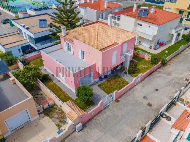Moradia T5 com jardim e terraço em Azeitão 181m² Azeitão São Lourenço e São Simão