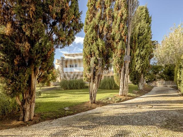Moradia T5 com jardim e garagem, em Carcavelos, Cascais 509m² Carcavelos e Parede