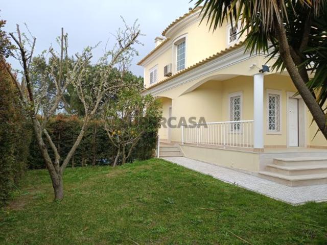 Moradia T5 com Jardim e Piscina | Marisol Belverde Charneca da Caparica