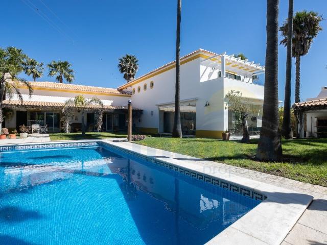 Moradia T5 com Jardim e Piscina + Lote Urbano para construçã. 0m² Castro Marim