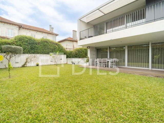 Moradia T5, com jardim, situada na Praia da Aguda 257m² Arcozelo