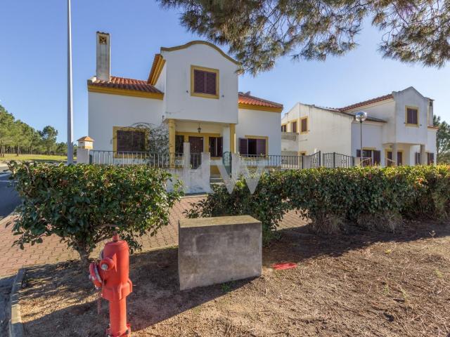 Moradia T5 com logradouro e terraço | Santiago do Cacém